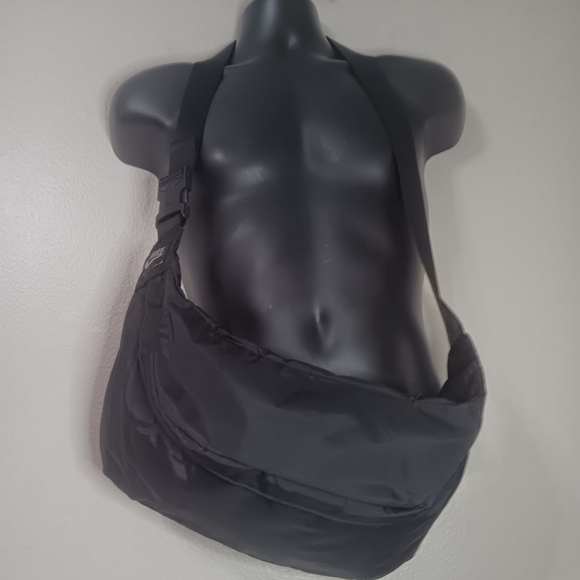 Nike Cresant Cross Body Messenger Sling Bag Black Nylon NWOT - Picture 2 of 9